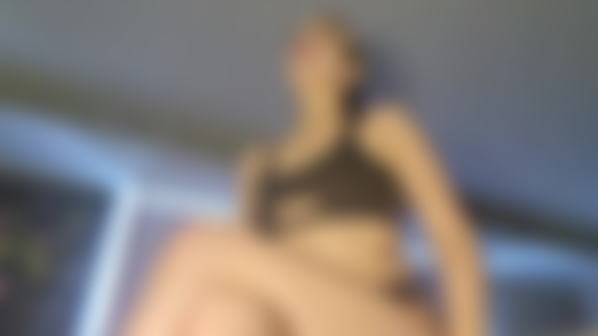 Adoração aos pés: você foi boa, então aqui está sua recompensa. Adore meus pés do jeito que eu te disser, siga todas as minhas instruções e talvez você ganhe outra recompensa!