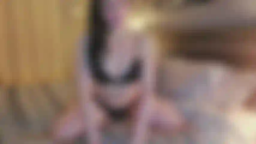 Suportando essa bunda: neste vídeo provocador, eu falo sobre o quanto você gostaria de tê-lo amarrado a esta cama, feito para suportar meu rosto sufocante. Eu iria tão longe para sugerir que posso até gostar mais de facesitting do que você!