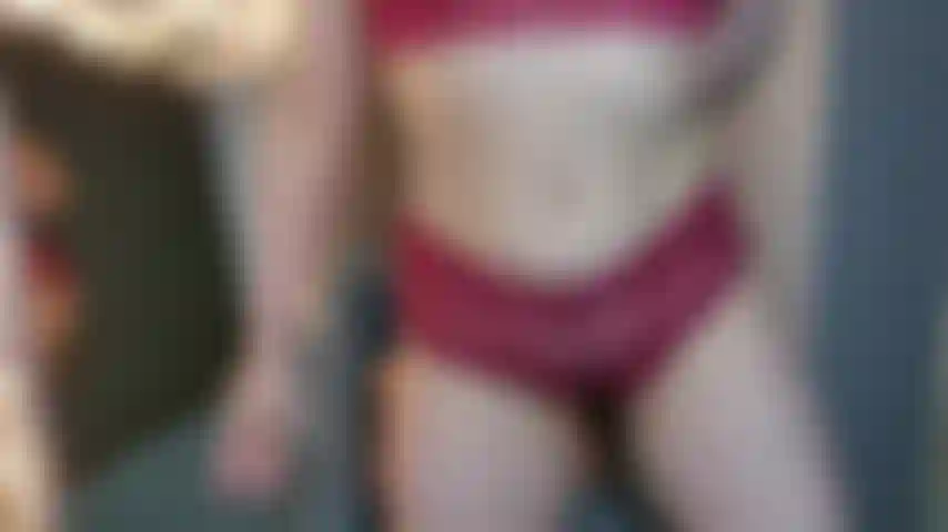Striptease: simplesmente disse que fico completamente nua neste. Discuto a situação com você e me divirto com a sua reação à minha provocação!