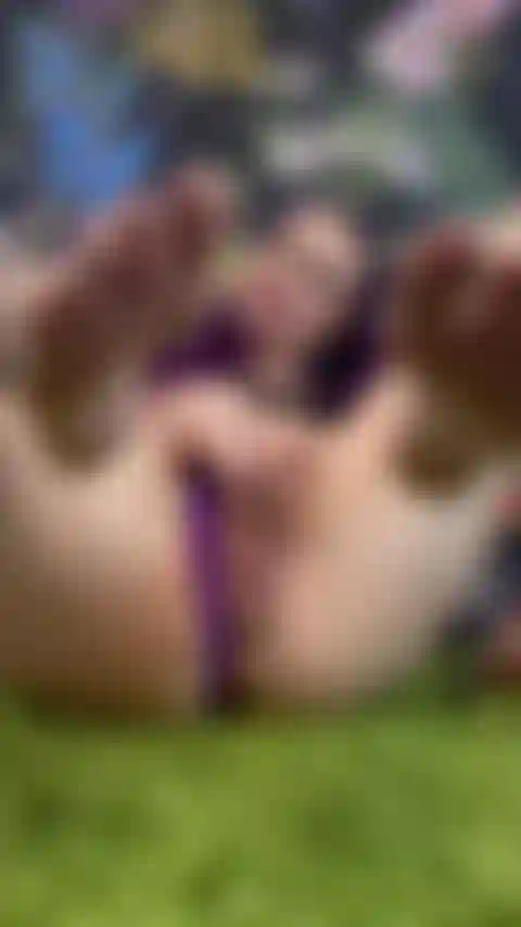 Dedos dos pés e anal.