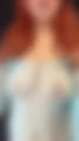 Roupa arrastão azul.