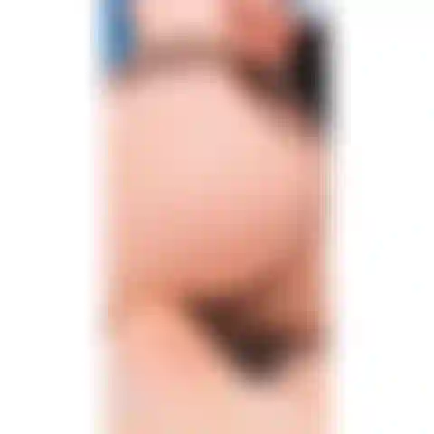 Lubrificando minha linda bunda ao sol, em câmera lenta.