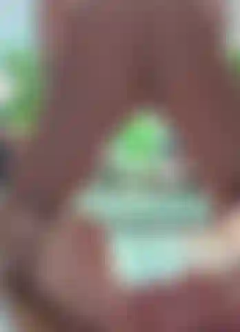 Moendo e balançando minha bunda depois do treino com minhas leggings sensuais.