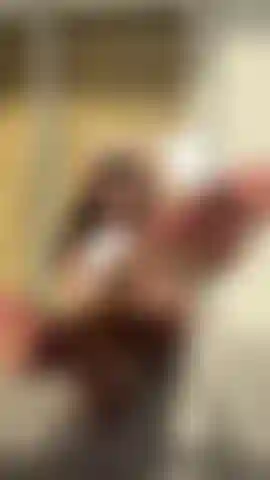 21. Para meus escravos de pé! Meus dedos perfeitos em sua boca. 3 Vídeos em 1 (em casa, na varanda e na piscina).