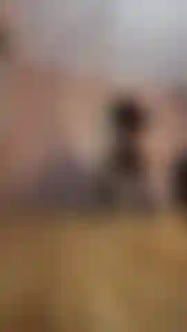 31 . Sexy pole dance com roupas novas e botas.