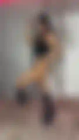 45. Me obedeça, me adore, me aproveite, seja meu bom menino.