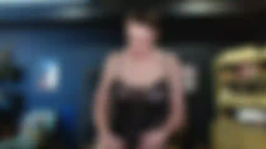 Sissy cuck pega o strapon.