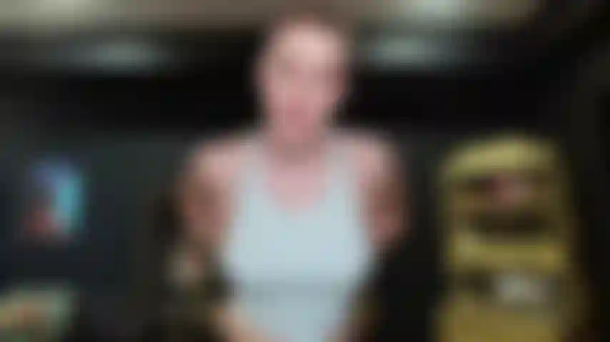 Sendo criada na sua calcinha.