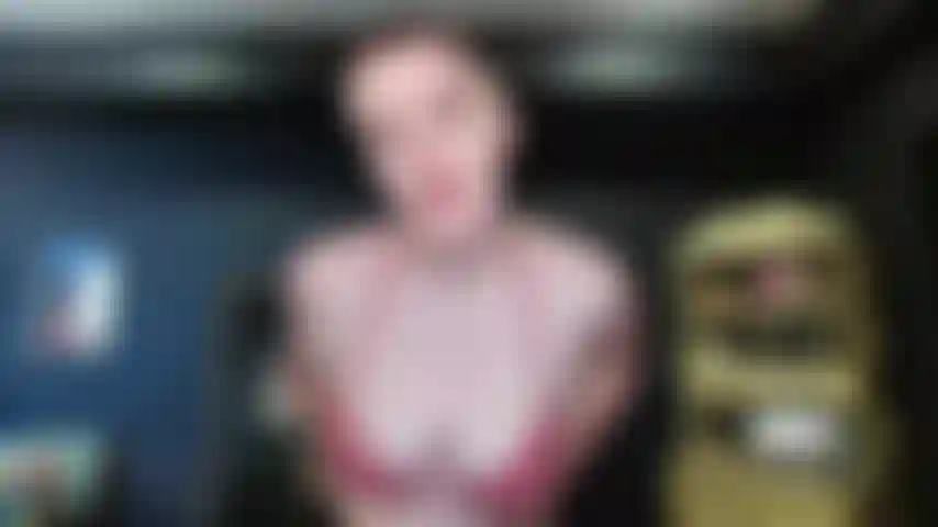 Uma pequena safada que gosta de gozar.