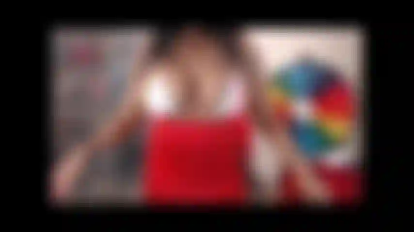 Show gravado: garota gostosa ri do seu pau.