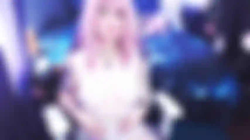 Adoração corporal com a deusa valquíria.