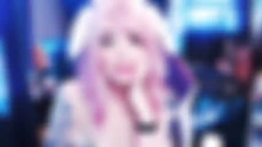 Deusa te pune por entrar sorrateiramente no quarto dela.