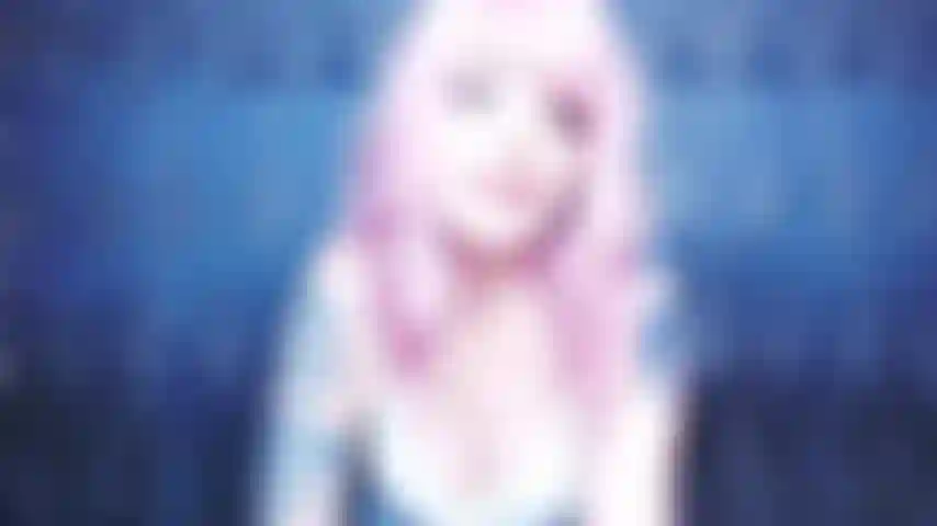 Deusa ri e zomba de sua peixinha.