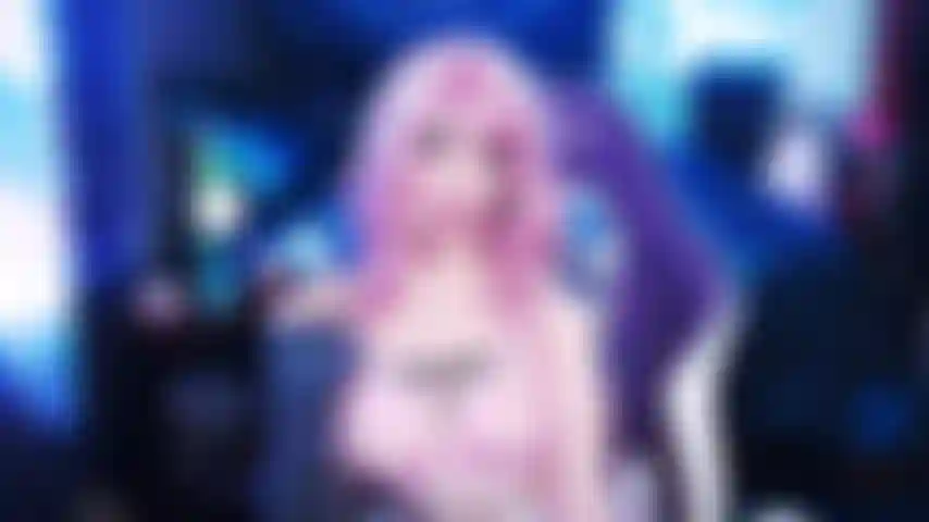 Cuckie tarefas de limpeza para a deusa depois de sua noitada!