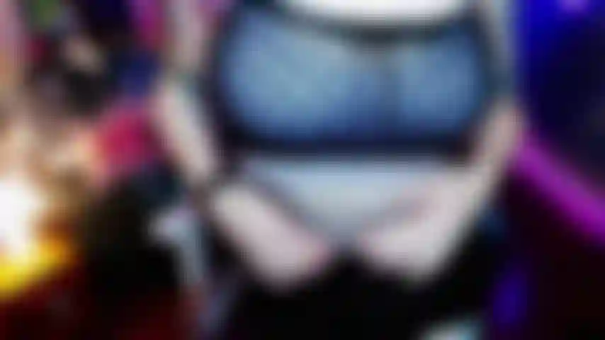 Uma deusa gótica que esguicha sem parar.