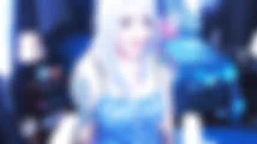 Estímulo de pênis pequeno com buceta e seios.