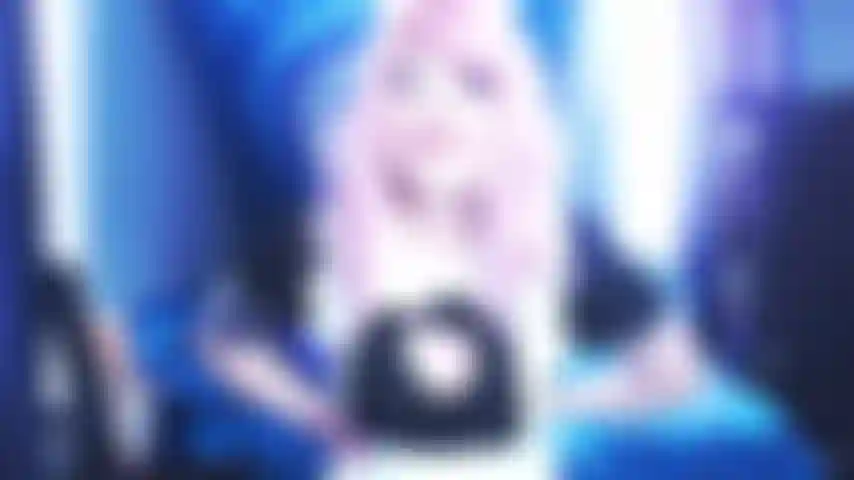 Empregada bonita quer limpar sua bunda para usar! ( Femdom).