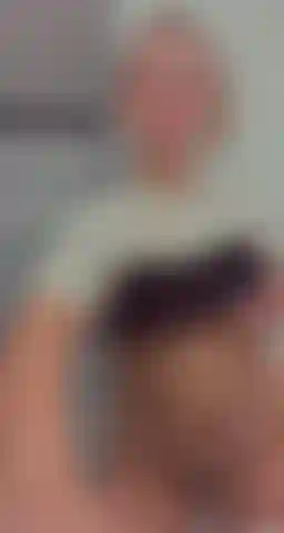 Adoro exibir meus peitos grandes e bunda gorda.