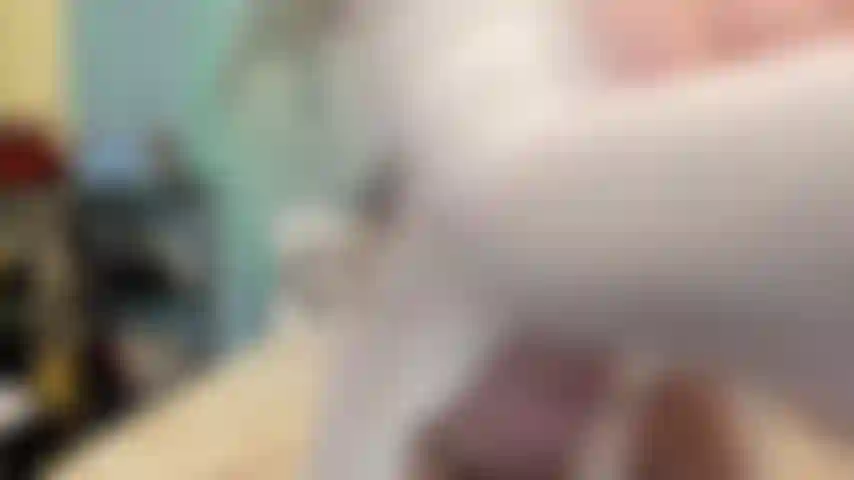 ( Gs.706) GoldieStar se apresenta em show de ouro - 9 minutos. Robe branco, peitos grandes, bunda grande, esguichando, bucetinha peluda, pés descalços, anal, dp, porra cremosa (13/08/2022).