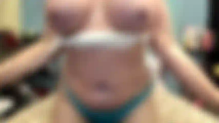 ( Gs.572) GoldieStar se apresenta em show de ouro - 9 minutos. Gilf, peitos grandes, buceta peluda, pés descalços, brincadeira de buceta, esguicho, cavalgada, anal, dp (20/05/2022).