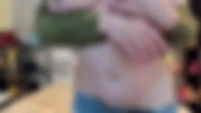 ( Gs.828) GoldieStar se apresenta em show de ouro - 10 minutos. Gilf, peitos grandes, bunda grande, bucetinha peluda, pés descalços, esguichando, anal, dp (27/11/2022).