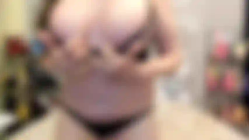 ( Gs.714) GoldieStar se apresenta em show de ouro - 9 minutos. Peitos grandes, gilf, buceta peluda, esguichando, pés descalços, anal, dp (15/08/2022).