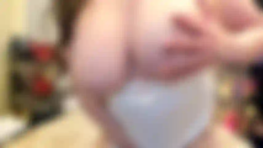 ( Gs.422) GoldieStar se apresenta em show de ouro. Roleplay(chamar todos os caras da sala pelo nome...) 8 Minutos. Calcinha branca. Meias, peitos grandes, esguicho, porra cremosa, anal, dp interracial (16/01/2022).