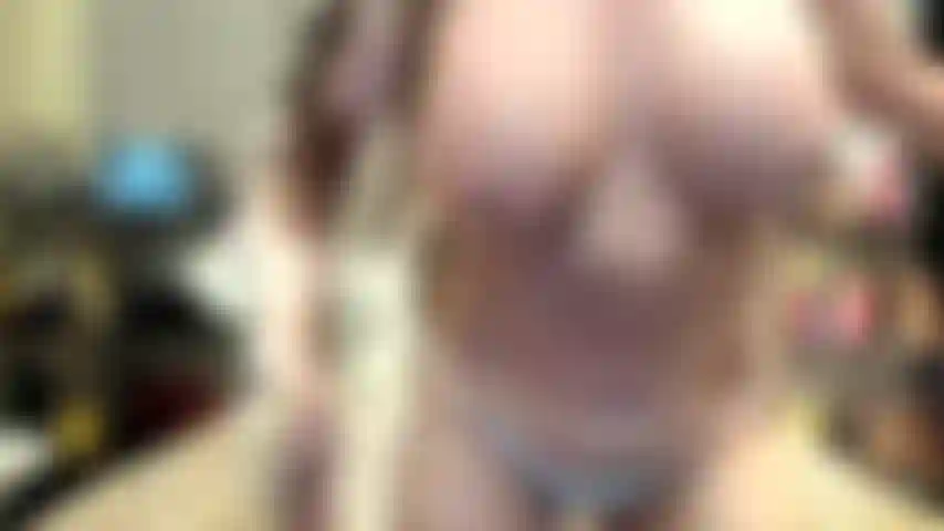 ( Gs.735) GoldieStar se apresenta em show de ouro - 11 minutos. Gilf, buceta peluda, esguicho, peitos grandes, bunda grande, pés descalços, anal, dp, consolos todos brancos (25/08/2022).