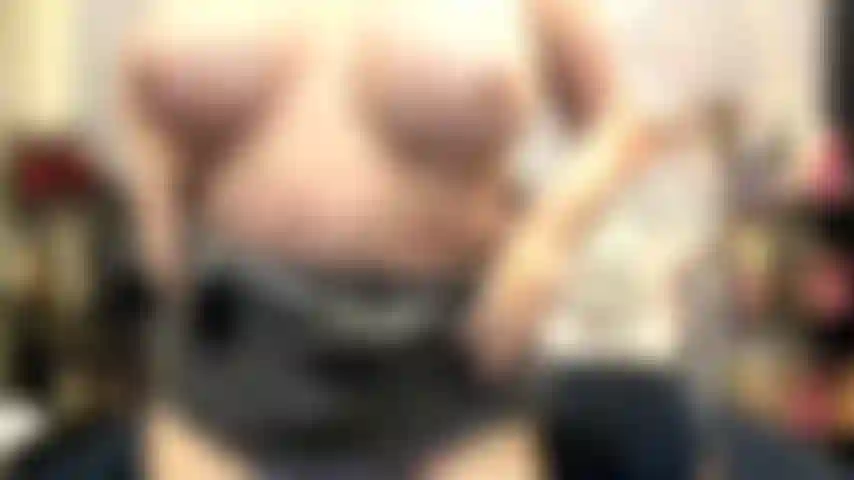 ( Gs.806) GoldieStar se apresenta em show de ouro - 10 minutos. Peitos grandes, bunda grande, esguichando, buceta peluda, anal, dp interracial, pés descalços, gilf (18/11/2022).