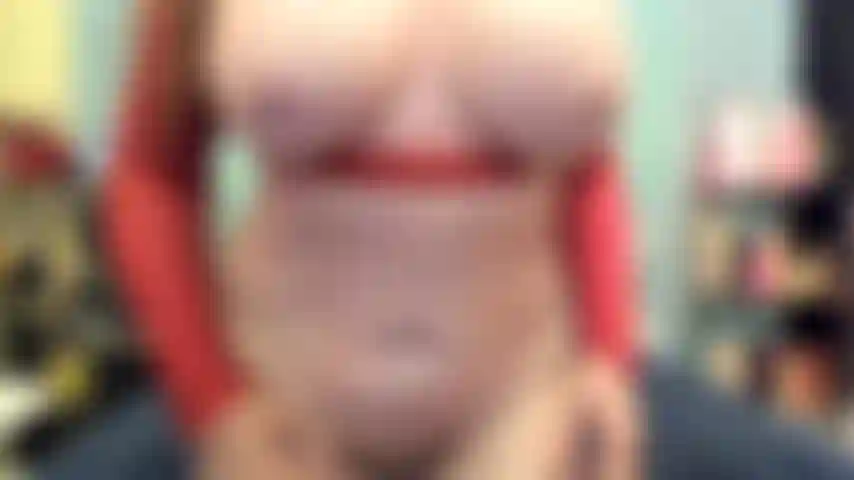 ( Gs.685) GoldieStar se apresenta em show de ouro - 10 minutos. Peitos grandes, gilf, bucetinha peluda, pés descalços, esguichando, anal (04/08/2022).