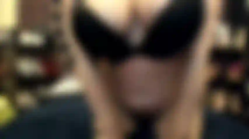 ( Gs.76) GoldieStar se apresenta em show de ouro. Roleplay (chamar todos os caras da sala pelo nome...) 10 Minutos. Esguichando, closes de propagação de buceta, anal, dp, buceta peluda (20/02/2021).