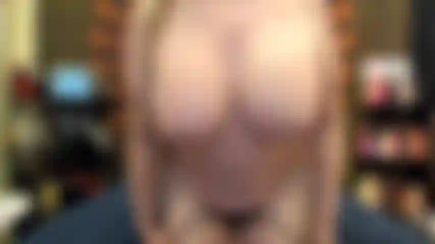 ( Gs.771) GoldieStar se apresenta em show de ouro - 11:01 minutos. Buceta peluda, gilf, peitos grandes, bunda grande, pés descalços, esguicho, brincadeira de pés, grande consolo rosa (6/10/2022).