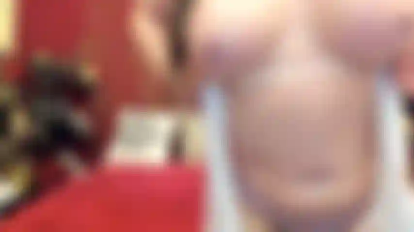 ( Gs.518) GoldieStar se apresenta em show de ouro - 15:01 minutos. Robe branco, gilf, peitos grandes, esguicho, pés descalços, bucetinha peluda, óleo, anal, dp, todos consolos pretos (16/04/2022).