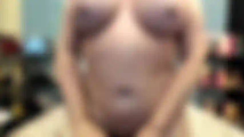 ( Gs.694) GoldieStar se apresenta em show de ouro - 8 minutos. Peitos grandes, gilf, buceta peluda, bunda grande, meias pretas, esguicho, anal (10/08/2022).