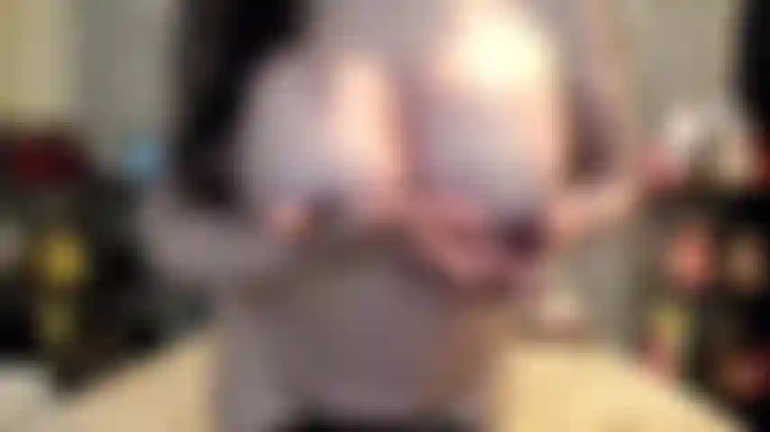 ( Gs.900) GoldieStar se apresenta em show de ouro - 9 minutos. Pés descalços, bucetinha espalhada, peitos grandes, bunda grande, gilf, bucetinha peluda, esguichando, anal, dp, todos consolos pretos (18/02/2023).