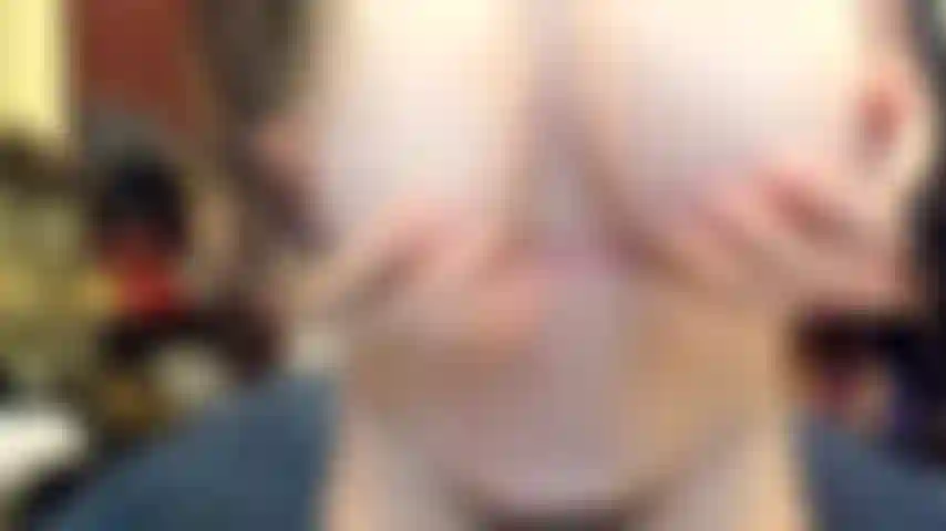 ( Gs.385) GoldieStar se apresenta em show de ouro. Roleplay(chamando todos os caras na sala pelo nome...) 10:01 Minutos. Tetas grandes, milf, brinquedo interativo iluminado, pés descalços, esguichando, salto alto prateado, anal, dp interracial (12/12/2021).