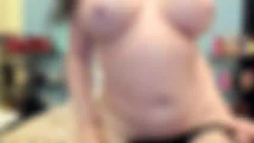 ( Gs.468) GoldieStar se apresenta em show de ouro. Roleplay (chamando todos na sala pelo nome...) 8 Minutos. Sutiã preto. Calcinha, peitos grandes, gilf, bucetinha peluda, grande consolo roxo, esguicho, anal, dp (17/02/2022).