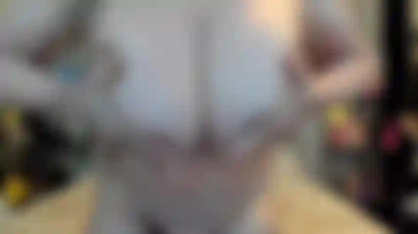 ( Gs.851) GoldieStar se apresenta em show de ouro - 11:01 minutos. Peitos grandes, bunda grande, bucetinha peluda, esguichando, consolo rosa grande, anal, dp, pés descalços (14/12/2022).