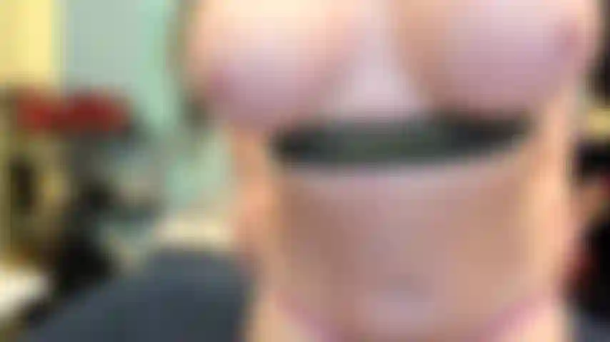 ( Gs.471) GoldieStar se apresenta em show de ouro. Roleplay (chamando todos na sala pelo nome...) 9 Minutos. Gilf, peitos grandes, bucetinha peluda, pés descalços, cavalgando, esguichando, óleo, flexível, porra cremosa (18/02/2022).