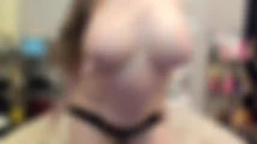 ( Gs.728) GoldieStar se apresenta em show de ouro - 11 minutos. Peitos grandes, bunda grande, gilf, esguichando, bucetinha peluda, pés descalços, anal, dp, consolos todos brancos (21/08/2022).