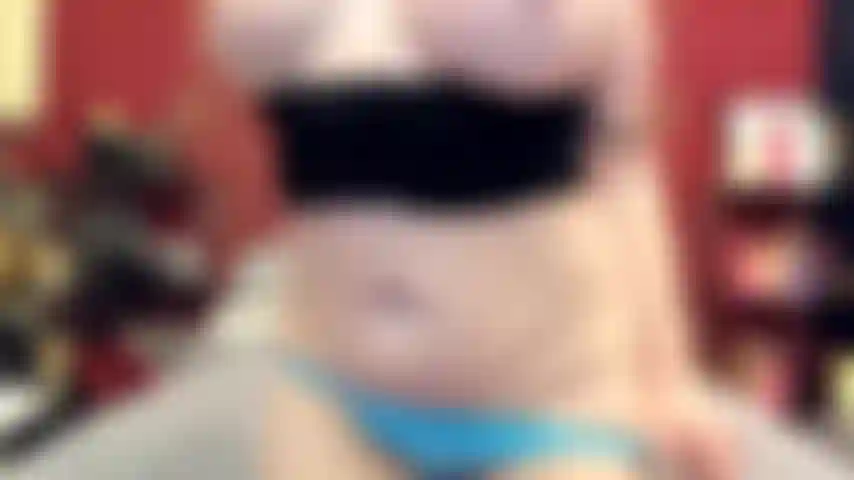 ( Gs.565) GoldieStar se apresenta em show de ouro - 9 minutos. Peitos grandes, gilf, bucetinha peluda, pés descalços, esguichando, anal, dp (15/05/2022).