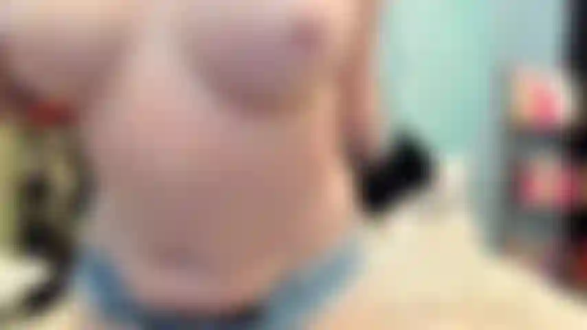 ( Gs.610) GoldieStar se apresenta em show de ouro - 11 minutos. Bunda grande, peitos grandes, bucetinha peluda, esguichando, pés descalços, anal, brinquedo interativo, dp, consolos todos brancos (10/06/2022).