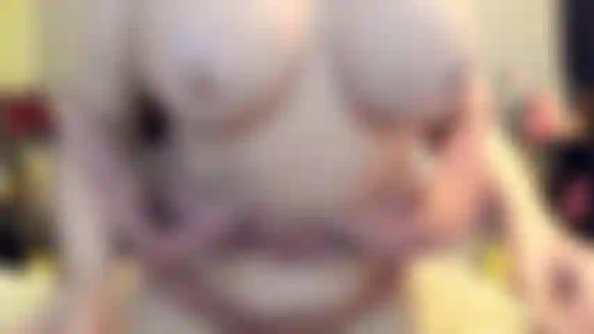 ( Gs.830) GoldieStar se apresenta em show de ouro - 10 minutos. Peitos grandes, pés descalços, bucetinha peluda, esguichando, bunda grande, anal, dp (03/12/2022).