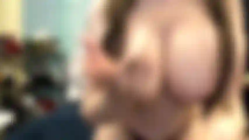 ( Gs.582) GoldieStar se apresenta em show de ouro - 9 minutos. Peitos grandes, gilf, esguichando, pés descalços, anal, cavalgando (26/05/2022).