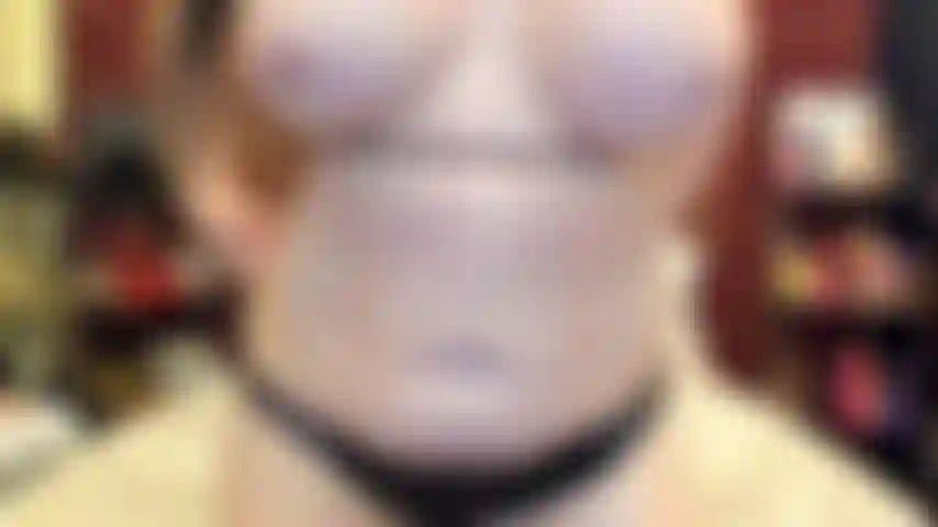 ( Gs.390) GoldieStar se apresenta em show de ouro. Roleplay(chamar todos os caras da sala pelo nome...) 10 Minutos. Biquíni fio dental preto, milf, peitos grandes, esguichando, anal c/grande consolo vermelho, cavalgando, bucetinha peluda (12/12/2021).