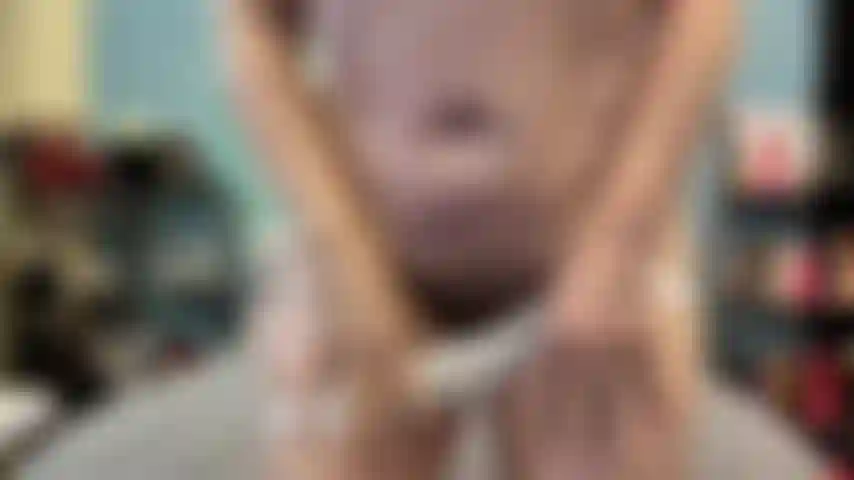 ( Gs.642) GoldieStar se apresenta em show de ouro - 11:01 minutos. Peitos grandes, gilf, salto alto cravejado de preto, bucetinha peluda, esguicho, brinquedo interativo, anal, dp, consolos todos brancos (25/06/2022).