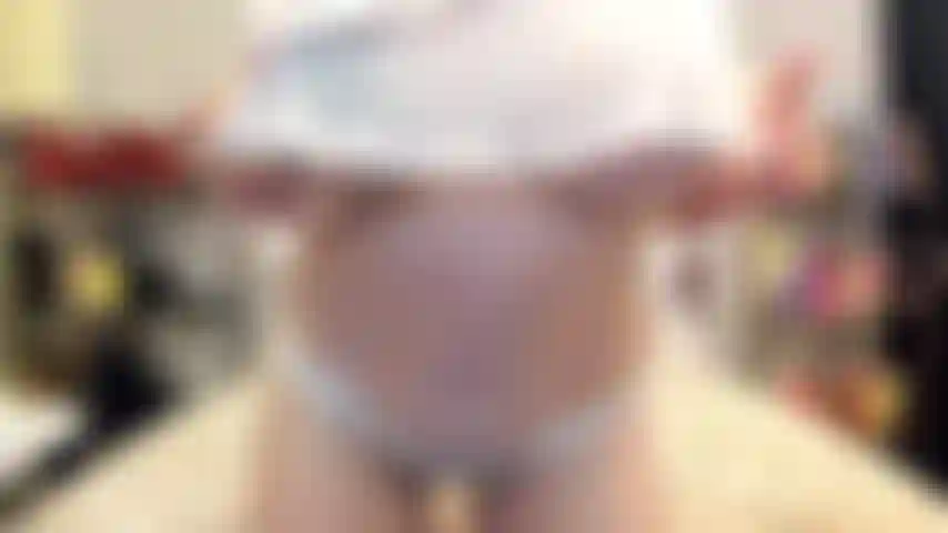 ( Gs.463) GoldieStar se apresenta em show de ouro. Roleplay (chamando todos na sala pelo nome...) 9 Minutos. Peitos grandes, gilf, calcinha branca, pés descalços, bucetinha peluda, esguicho, óleo, anal, dp, consolos todos brancos (11/02/2022).