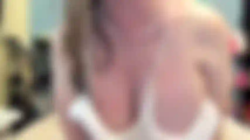 ( Gs.611) GoldieStar se apresenta em show de ouro - 11:01 minutos. Peitos grandes, gilf, bucetinha peluda, pés descalços, esguichando, bunda grande, chupando, brinquedo interativo, anal, dp, consolos todos brancos (10/06/2022).