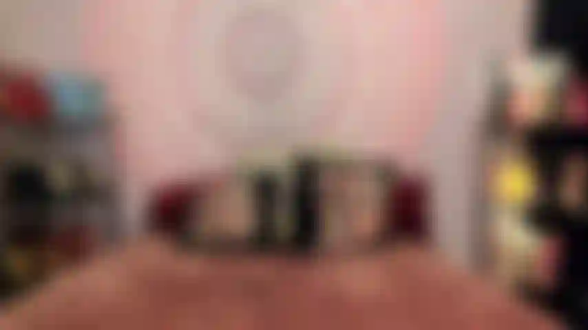 (Gs.1336) GoldieStar se apresenta em show gold - 11:01 minutos. Chapéu maga, dildos todos brancos, anal, dp, pés descalços, nua, seios grandes, bunda grande, buceta peluda, squirting.