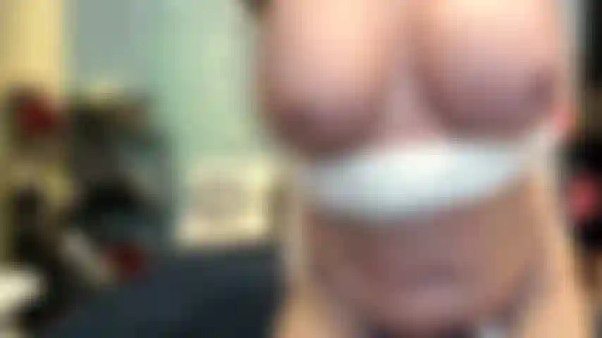 ( Gs.575) GoldieStar se apresenta em show de ouro - 11 minutos. Gilf, peitos grandes, bunda grande, buceta peluda, esguichando, pés descalços, óleo, anal, dp, todos consolos pretos (22/05/2022).